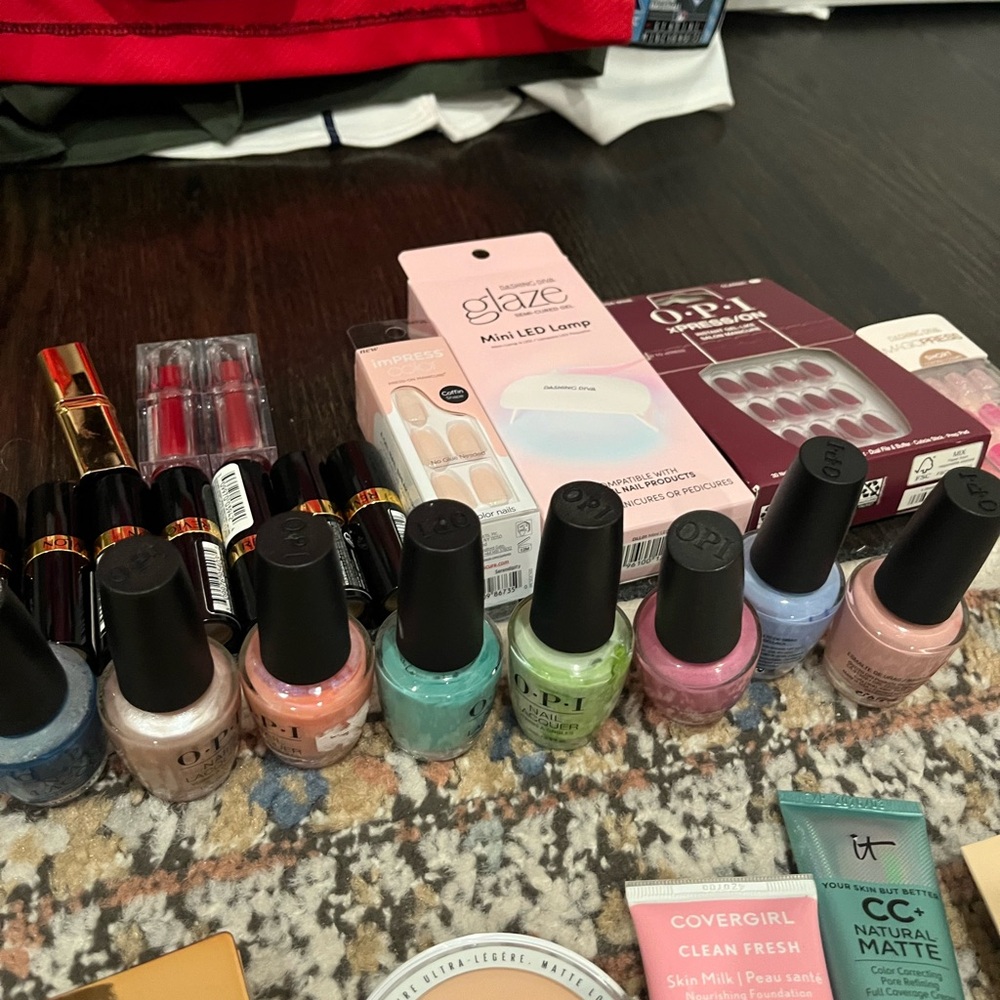 Cosmetics bundle - Picture 7 of 7